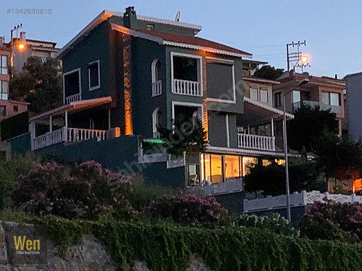 Satılık Foça'da Eşsiz Manzaralı Villa
